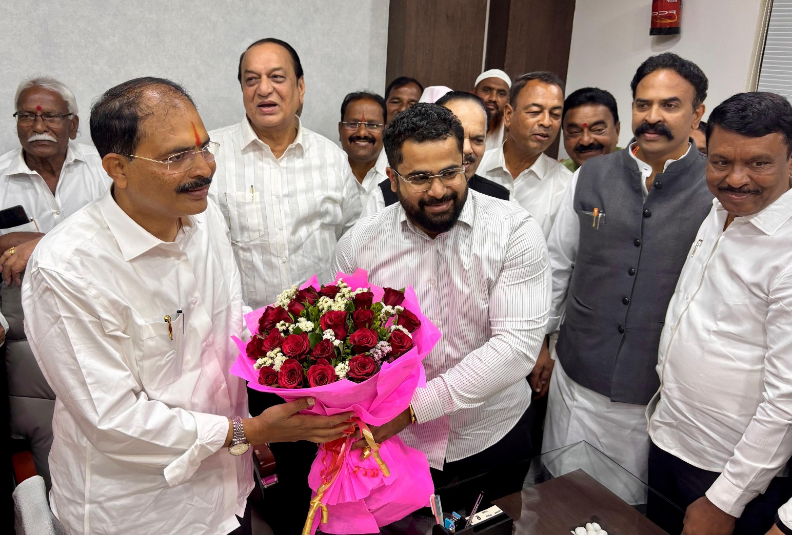 समशेरसिंह यांनी स्विकारला नगराध्यक्षपदाचा पदभार; शहराच्या सर्वांगीण विकासाचे दिले वचन