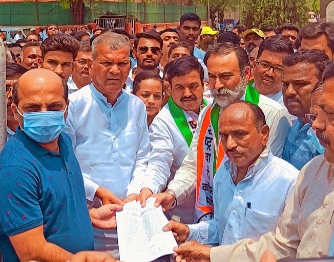 शरद पवार यांच्या सिल्वर ओक बंगल्यावरील हल्याचा फलटणमध्ये निषेध