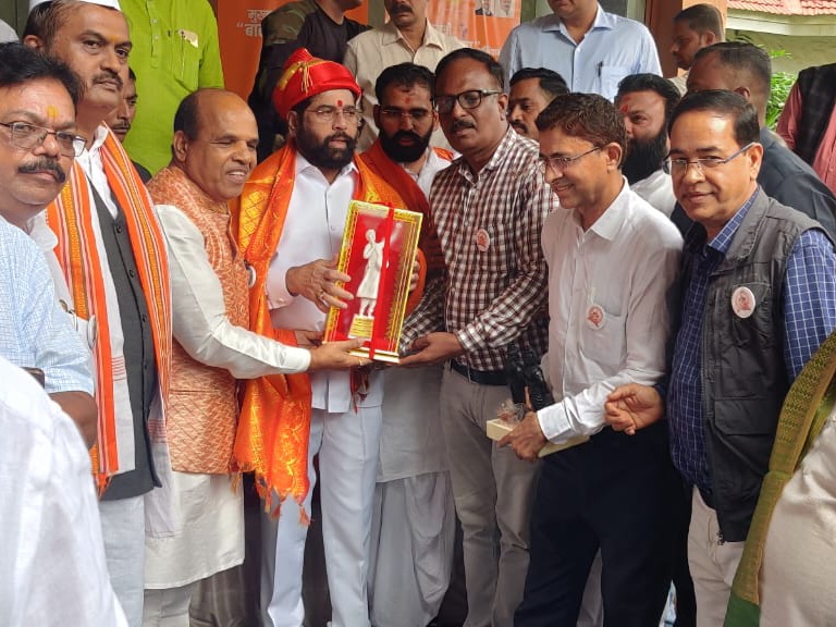 मुख्यमंत्री एकनाथ शिंदे यांच्याहस्ते संत शिरोमणी श्री नामदेव महाराज संजीवन समाधी सोहळा साजरा
