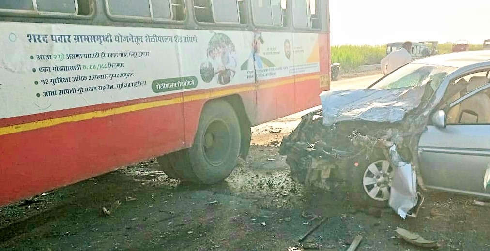 एसटी व कार अपघात महिलेचा मृत्यू ; तिघे गंभीर जखमी