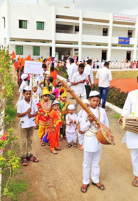 ब्लूम स्कुलच्या दिंडी सोहळ्याला उत्स्फूर्त प्रतिसाद
