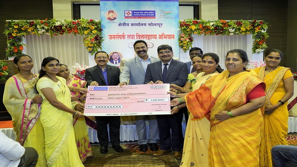 जनसंपर्क व वित्तसहाय्य अभियानास व्यापाऱ्यांचा उत्स्फुर्त प्रतिसाद