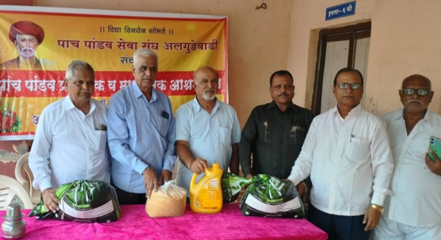 जायंट्सच्या वतीने आश्रम शाळेला धान्य वाटप