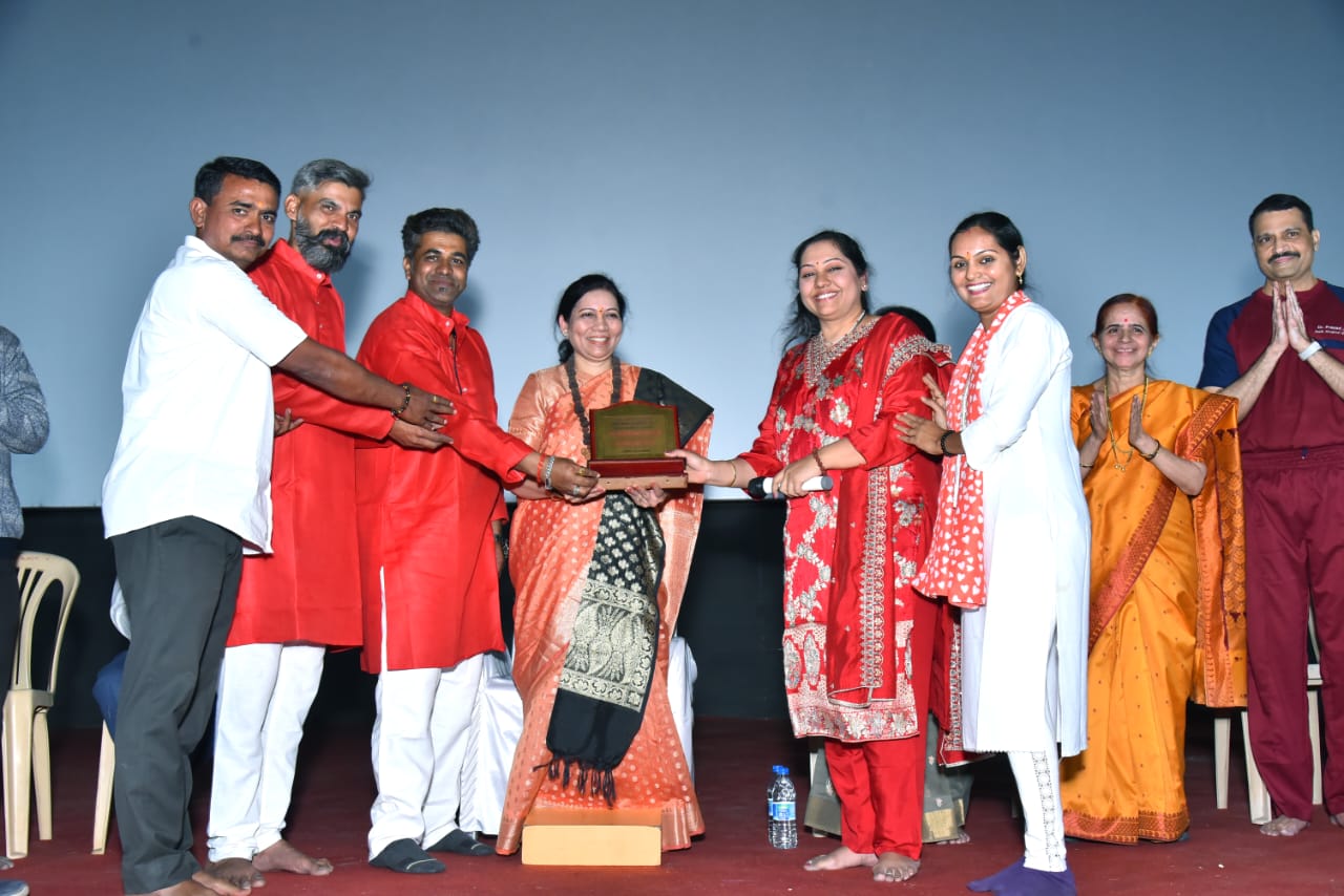 माँ रुद्रात्मिका गुरुमाई यांच्या 'फकिरीयत' चित्रपटाचा फलटणमध्ये भव्य शुभारंभ
