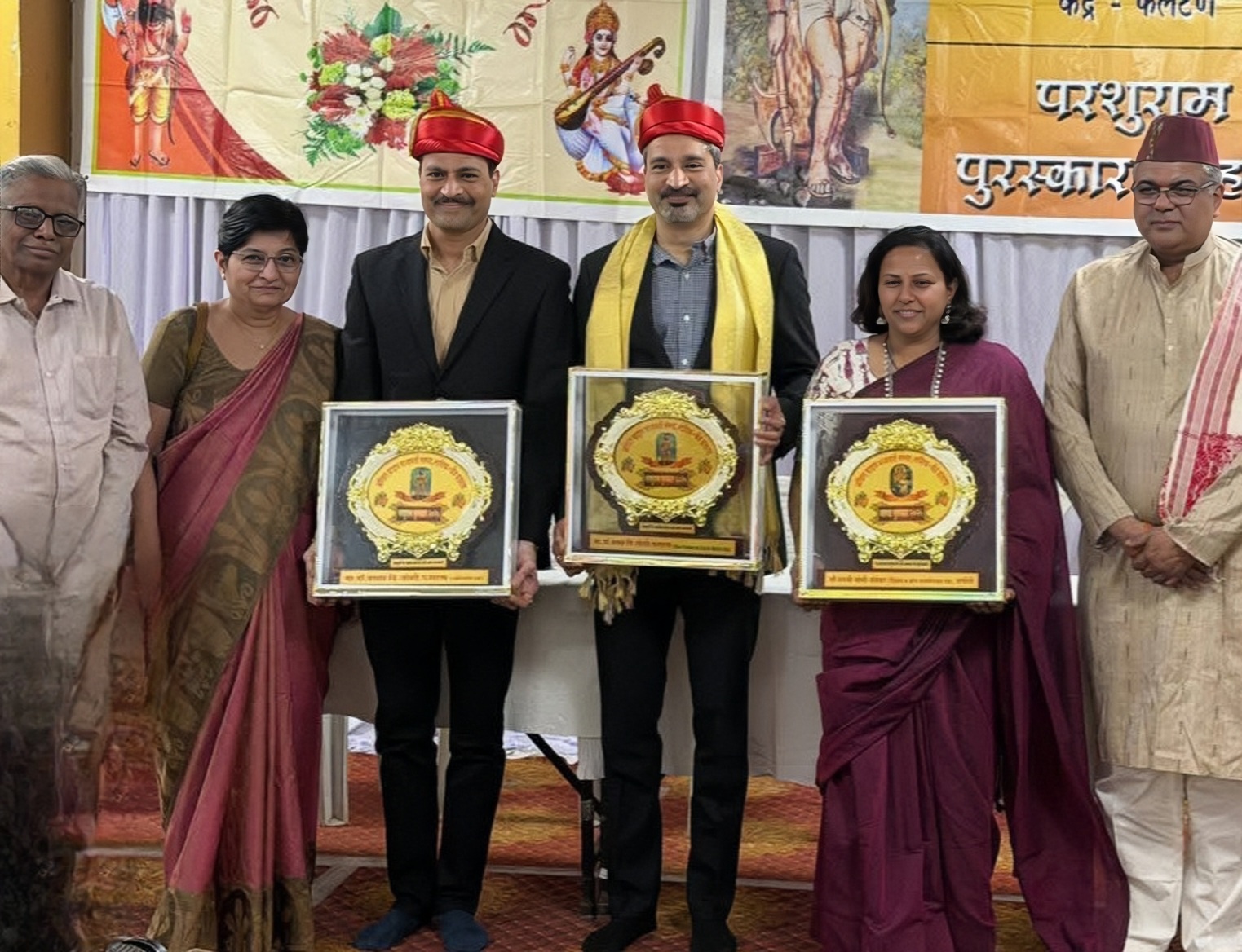 डॉ.प्रसाद जोशी व प्रसन्न जोशी 'परशुराम' पुरस्काराने सन्मानित 