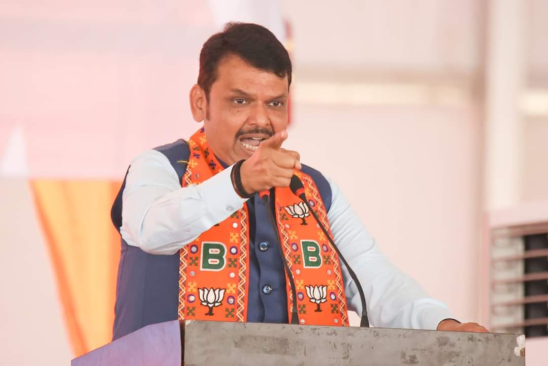 खा.रणजितसिंह यांच्या प्रचारार्थ उपमुख्यमंत्री फडणवीस यांची फलटणमध्ये जाहीर सभा